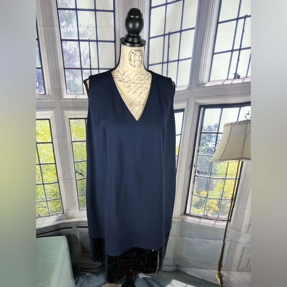 Vince Camuto Sequin Sheath Dress
Navy Size 16W